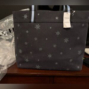 NWT Coach X Peanuts Tote 38 With Snoopy Ski Motif